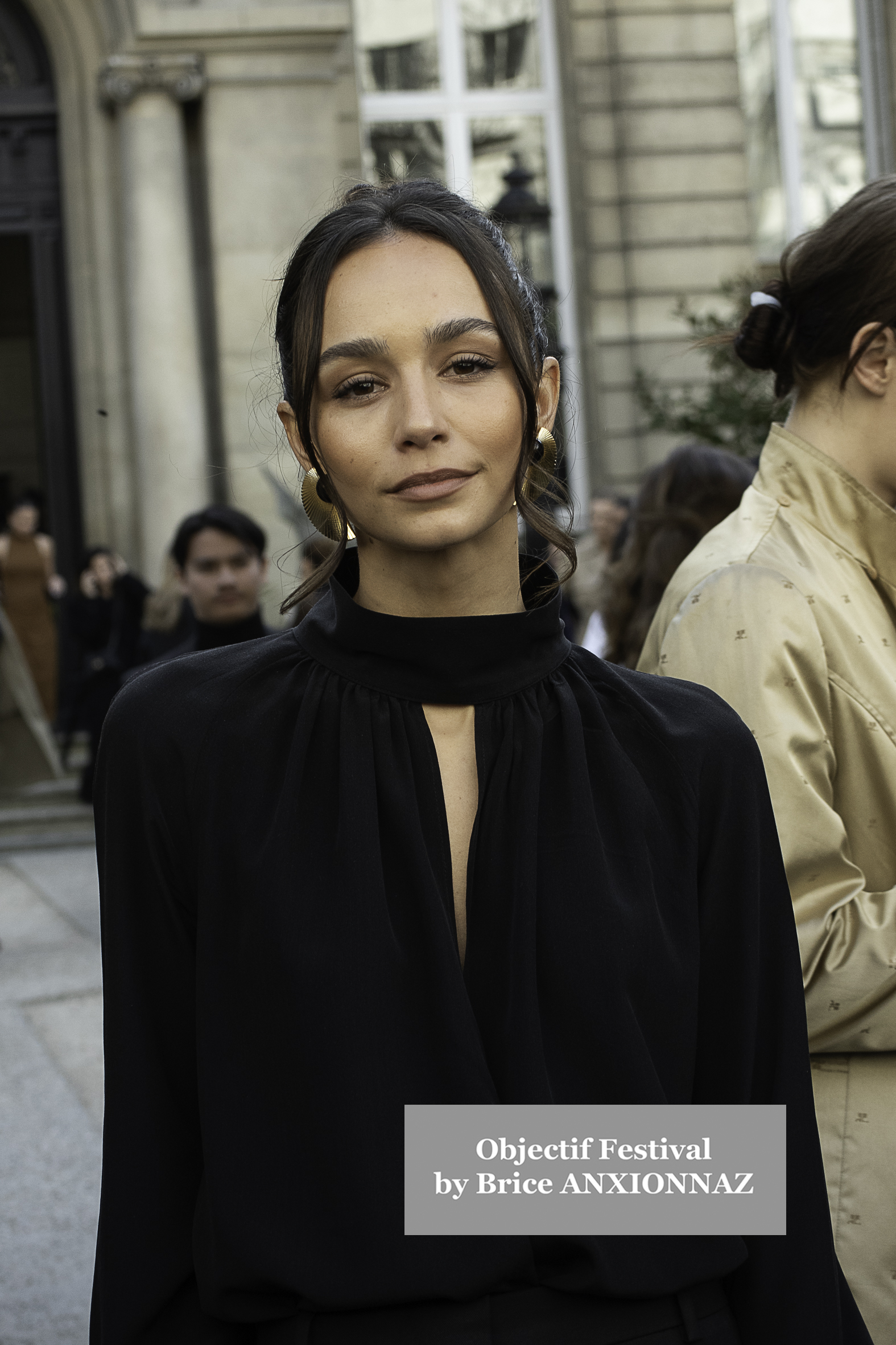 Photo streetstyle de Leonie Hanne -  Streetstyle photos of guest arrivals at the Nina Ricci show lors du défilé Nina Ricci Spring 2025 à Streetstyle-photos-of-guest-arrivals-at-the-Nina-Ricci-show, Paris Fashion Week le 7 March 2025 par Brice ANXIONNAZ (Objectif Festival)